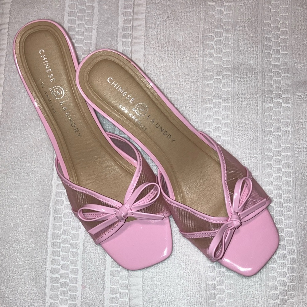 Chinese Laundry Pink Bow Sandals